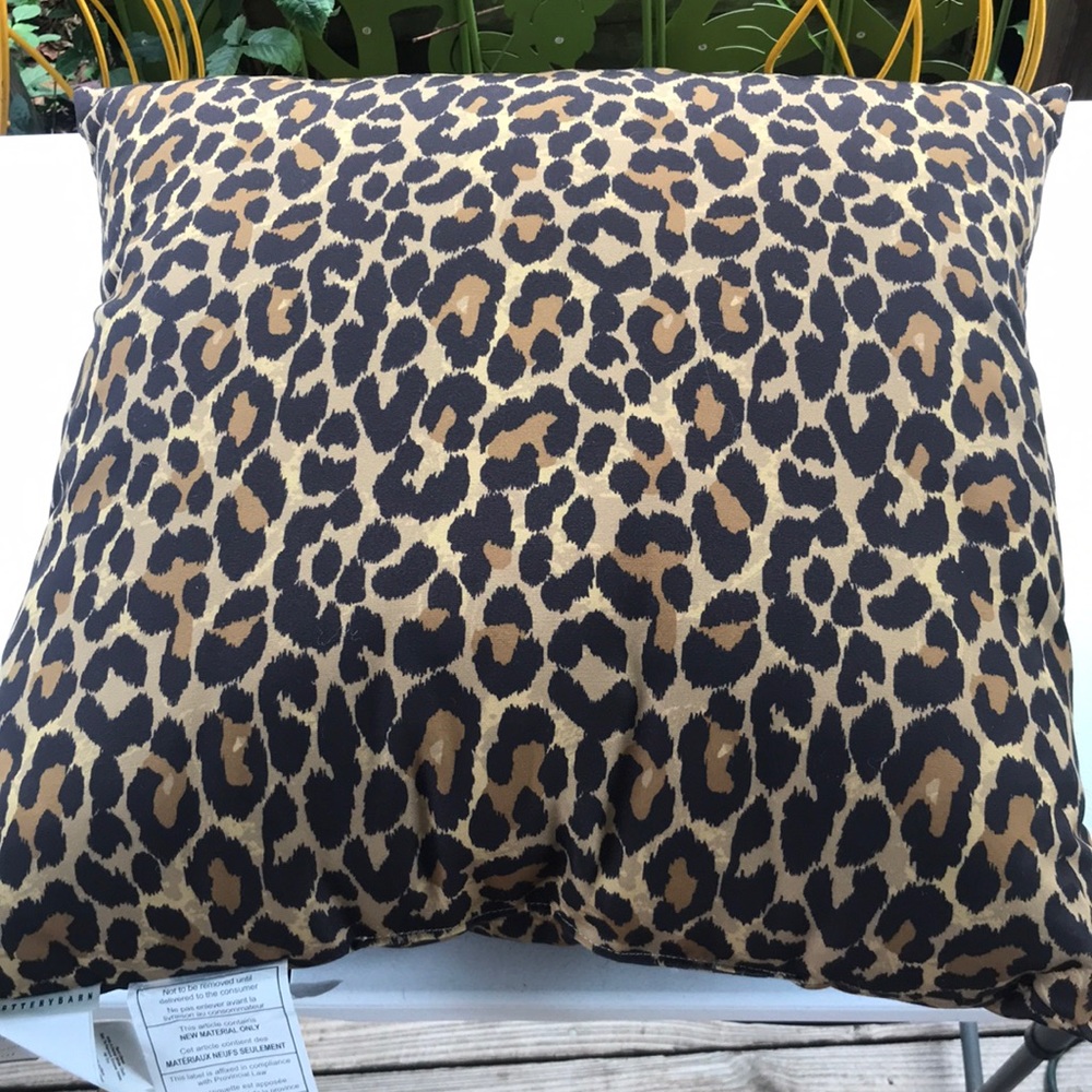 Pottery barn cheetah 24” x 24” outdoor pillow